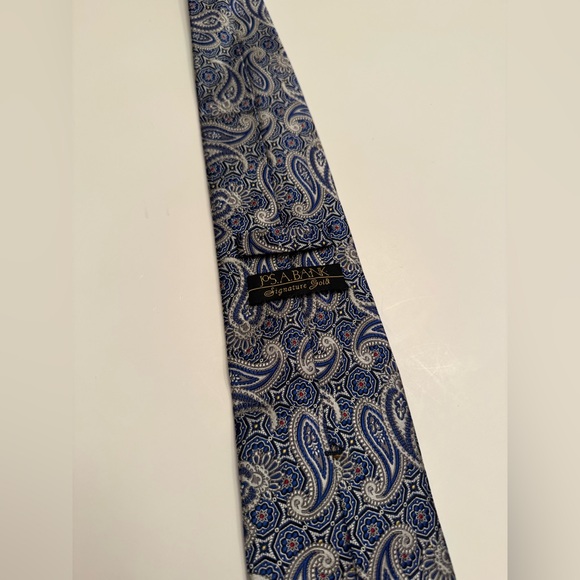 Jos. A. Bank Signature Gold Mens 100% Silk Blue Silver Paisley Geometric Necktie - Picture 4 of 6